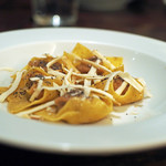 ICARO miyamoto - ビーツのラビオリ　燻製した羊のリコッタチーズがけ　けしの実の香り