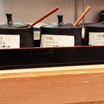 とんかつ檍 - 卓上の塩