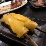 炭火やきとり 伝兵衛 - つくねチーズ