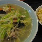 興和軒 - 野菜湯麺＆半チャーハン(500円)