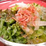 鉄板焼レストラン八景 - 三浦地野菜と海水晶のサラダ