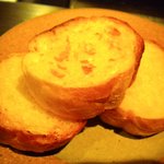 鉄板焼レストラン八景 - ガーリックトースト