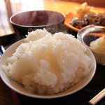 食堂 - てんこ盛りのご飯
