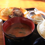 食堂 - ワカメと大根のお味噌汁