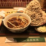 味奈登庵 - 肉南蛮そば  別盛り  富士山盛り！  
      もちろん、かき揚げ天ぷらは富士山登山には欠かせない。