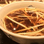 味奈登庵 - #食べログ的に撮るとこうなる。  
      つゆも肉もねぎも充分でウレシイ♡  
      富士山攻略にはこれぐらいつゆが欲しいところ。