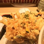 味奈登庵 - かき揚げ天ぷら。
      いつもながら、大きいよね。
