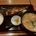 武屋食堂 - 野菜たくさん豚汁と鯖の塩焼き定食　ご飯少なめ20円引きで　800円