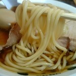 中華そば ひらこ屋 - 中太ストレート麺はモチッとした食感
