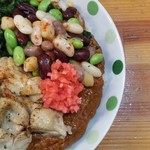 鶏カレー＋豆＋草