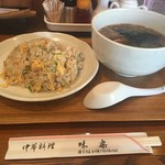 中華料理 味楽 - ただ者。な、雰囲気だが