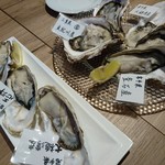 Oyster house Kai - 生牡蠣5ピース盛り合わせ&
      食べ比べ3種盛り合わせ
      (2017.7月）