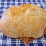 ベーカリー ブレッド ＆ グラス - あふれるチーズ３２０円です。