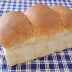 ベーカリー ブレッド ＆ グラス - みっちりパン３００円です。