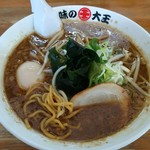 味の大王 - 醤油ラーメン味たま 麺をひっぱりだし