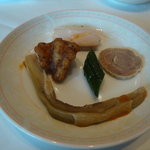 故宮 - 2011/05/21　穴子の冷製黒胡椒・茄子の冷製胡麻ソース・胡瓜の辛味甘酢漬け・牛肉の湯葉包み・蒸し鶏特製ねぎと生姜ソース