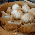 故宮 - 2011/05/21　ふかひれ蒸し餃子・野菜入り蒸し饅頭
