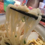 沖縄料理 新垣家 - 麺のアップ