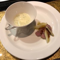 那古亭 - 一口のお愉しみ ブロッコリーの温かいスープと鴨ロースト