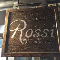 ロッシ - 通りの裏手にひっそり出ている看板