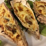 ビストロ ポップコーン - トローリ美味しい牡蠣のチーズ焼きでスタート