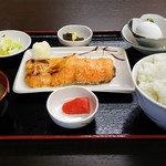 Ichiba Shokudou - 日替焼魚定食・ふっくら厚切鮭(600円)です。