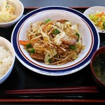 Ichiba Shokudou - 定番メニューの肉野菜炒め定食(730円)です。