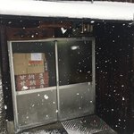 村瀬食品 - お店の入口です。（2018.1 byジプシーくん）