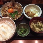 鳥どり総本家 - 牛すき御膳。