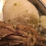 ビストロひつじや - チリチキンをライスにかけました