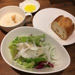 チーズとワインBONNE RACLETTE - サラダ、菊芋のスープ、フランスパン