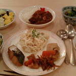 レストランモンテ - カルボナーラ、鰆、野菜煮物、カレー、蕎麦