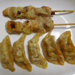 おかずや - 餃子＠￥10-　やきとり＠￥50-