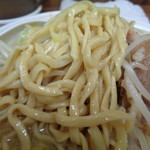 ラーメン二郎 - 小気味いい縮れ具合