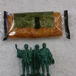 イチハラ商会 - 料理写真:亀田の海苔巻きせんべい103円（10枚入）個別包装