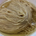 飯田商店 - 濃厚昆布鰹水出汁に浸かった自家製麺