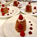 ホテルニューオータニ - モンブランイスパハン＠モンブランペーストの下にはローズ、ラズベリーのソルベが隠れてました