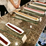 ホテルニューオータニ - ボンボンショコラ2種(アンフィニマンシトロンノワール･パイネイラス)、マカロン4種