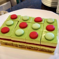 ホテルニューオータニ 東京 - フレーズピスターシュ＠ピスタチオのダコワーズ、ピスタチオのムステリーヌ、苺、マカロン