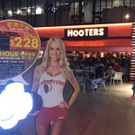 HOOTERS TAIPEI 美式餐庁 - 