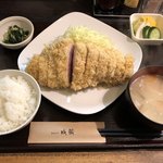 成蔵 - 【料理】霧降高原豚の特ロースかつ定食