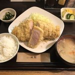 成蔵 - 【料理】ロースにしては脂身が少ないです！