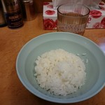 らー麺 家道 - 小ライスのお代わりは新しい器で提供されます！