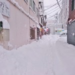 六綵亭 - 路地にあります