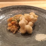 荒木町たつや - セリの根とイカのかき揚げ、蓮根とマナガツオのかき揚げ