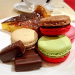 ホテルニューオータニ - ボンボンショコラはアンフィニマンシトロンノワールとパイネイラスでした