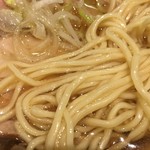 中華そば 勝本 - 中細麺アップ