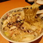 中国大明火鍋城 - ストレート細麺、大盛です