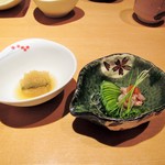 寿司栄 華やぎ - カワハギの肝和え。