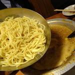 雅屋 - 〆の麺を入れます。スープは足してくれます。